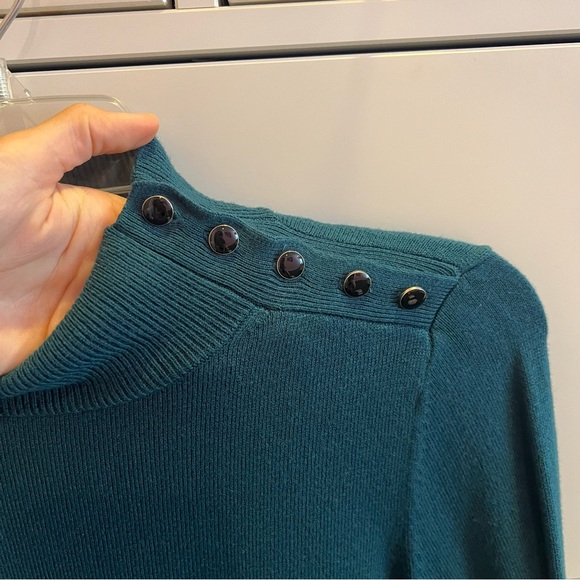 Ann Taylor sweater in beautiful turquoise color - Picture 4 of 4